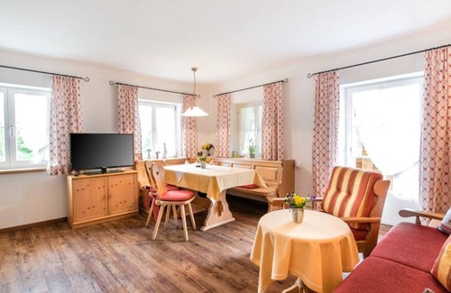 Vorderhindelang Apartment | Ferienwohnung - Café Mali - Ferienwohnung mit Südbalkon