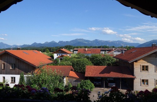 Prien am Chiemsee Apartment | Ferienwohnung in Ruhiger Lage mit Balkon und Bergblick