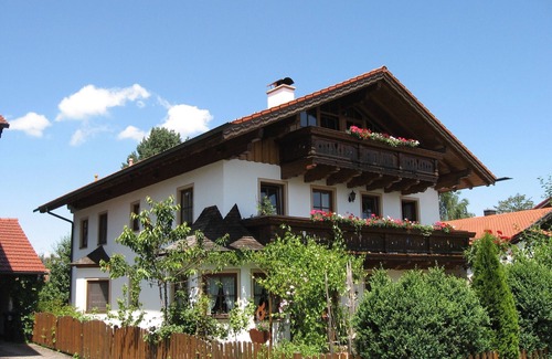 Prien am Chiemsee Apartment | Ferienwohnung in Ruhiger Lage mit Balkon und Bergblick