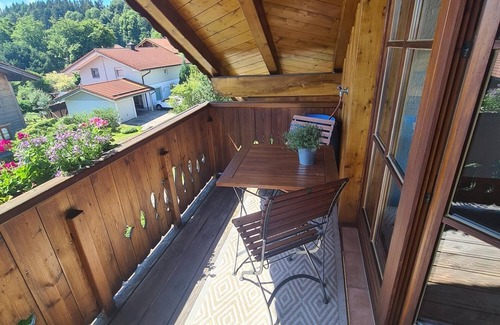 Prien am Chiemsee Apartment | Ferienwohnung in Ruhiger Lage mit Balkon und Bergblick