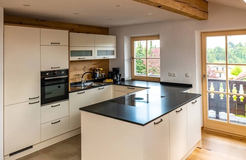 Prien am Chiemsee Apartment | Ferienwohnung 1, Ruhige Lage, Sep. Schlafräume, Balkon 65 qm
