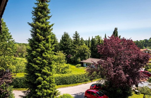 Prien am Chiemsee Apartment | Ferienwohnung 1, Ruhige Lage, Sep. Schlafräume, Balkon 65 qm