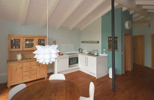 Prien am Chiemsee Apartment | Ferienwohnung Vogelnest, 60qm, 2 Separate Schlafzimmer, im Ersten Stock mit Balkon