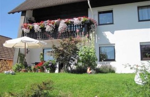 Schwarzenbach Apartment | Ferienwohnung, 70 qm, 2 Schlafzimmer, max. 4 Erwachsene und 1 Kind