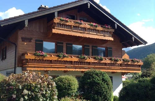 Bischofswiesen Apartment | Ferienwohnung für 1-4 Pers., 65 m², 2 Schlafzimmer, Wohnzimmer, Kochnische, 2 Bäder mit Dusche/WC, Balkon