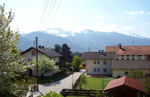 Umrathshausen Apartment | Ferienwohnung für 2 Erwachsene und 3 Kinder, 60 qm, 2. Stock, 2 Schlafzimmer, Wohnzimmer, Küche, SAT-TV, Balkon