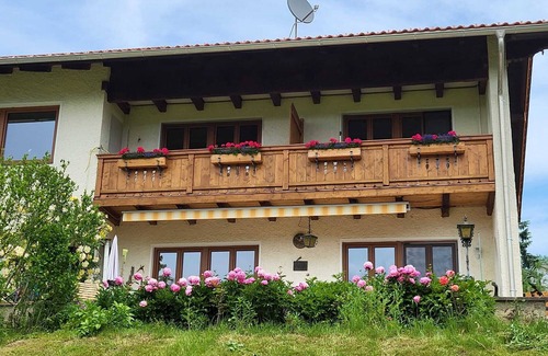 Bergen Apartment | Ferienwohnung Hochfelln mit 2 Schlafz.m. je Du-wc, 80 m² bis 4 Personen im EG, Terrasse