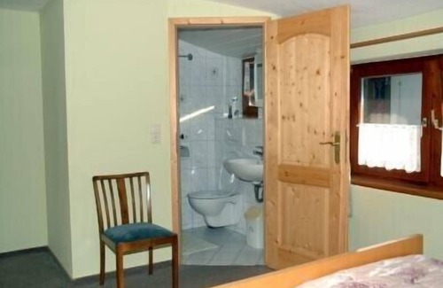 Teisendorf Apartment | Ferienwohnung im Obergeschoss 2-6 Pers. mit Balkon 3 Schlafzimmer