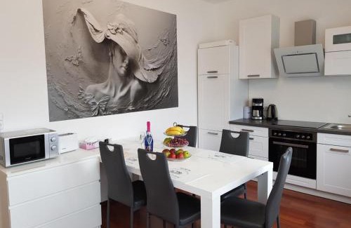 Schleiden Apartment | Ferienwohnung "Im Türmchen" inklusive WLAN, Parkplatz und Netflix