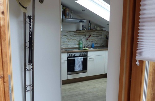 Bad Endorf Apartment | Ferienwohnung Jollinger Stadl, 39 qm DG, Kombinierter Wohn- & Schlafraum