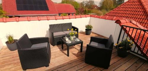 Leezdorf Apartment | Ferienwohnung Lütje Moew - Dachterrasse und ruhige Lage