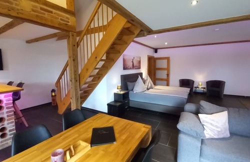 Lichtenfels Apartment | Ferienwohnung mit Ebenerdiger Terrasse und Balkon