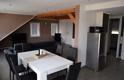 Zirndorf Apartment | Ferienwohnung mit Südbalkon