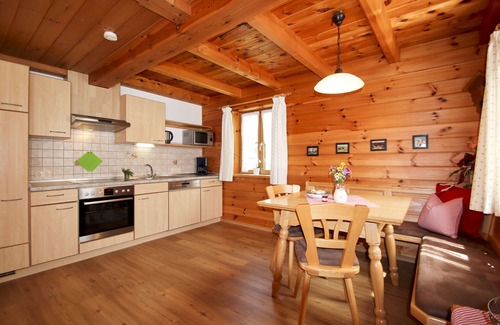 Winkl Apartment | Ferienwohnung Nr. 2 für 2-4 Personen, ca. 60 qm, 2 Schlafzimmer, Wohnküche, Balkon, Zustellbett auf Anfrage