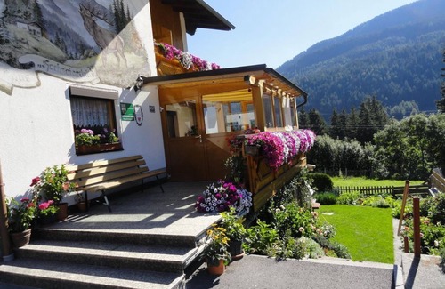 Wenns Apartment | Ferienwohnung Panoramablick - Haus Hochzeigerblick