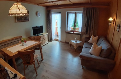 Bad Feilnbach Apartment | Ferienwohnung Rosenblüte 1. Etage, 55 qm, 1 Sep. Schlafzimmer, Balkon