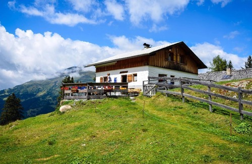 Wenns Apartment | Ferienwohnung Schweizerhof - Haus Hochzeigerblick