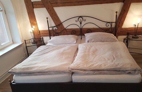 Altensteig Apartment | Ferienwohnung Storchennest, 59qm, 1 Schlafzimmer, große Terrasse, max. 2 Personen