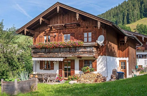 Aschau im Chiemgau Apartment | Ferienwohnung "Wilder Kaiser" im Zuhäusl 72 qm mit drei Schlafzimmer und Balkon°