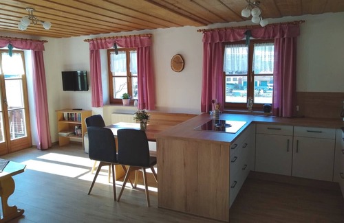 Anger Apartment | Ferienwohnung Zuhaus, 76m², 2 Schlafzimmer, Balkon, TV, 4 Sterne, 4 Pers