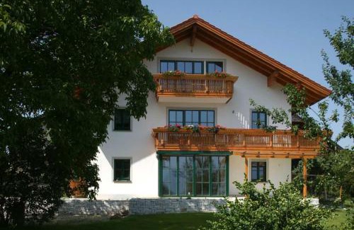 Saaldorf-Surheim House | Ferienwohnungen auf dem Paulbauernhof