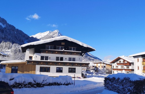 Bichlbach Apartment | Ferienwohnungen Haus Almrausch - Waldrausch