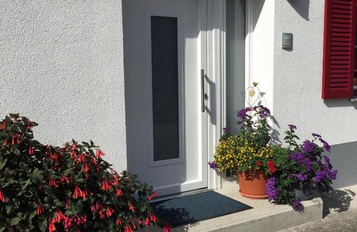 Bach Apartment | Ferienwohnungen Haus Bergflora