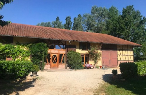 Foissiat House | FERME BRESSANE sleeps 12 in the countryside, 5 bedrooms, 4 bathrooms