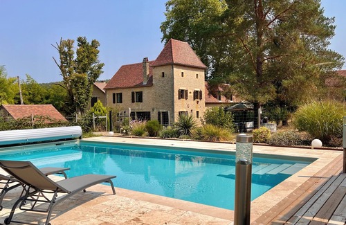 Montignac House | Ferme des Petites Oreilles: 4* gîte, 100 animals and 24 ha. Ideal for families
