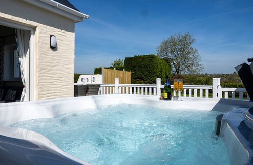 Begelly House | Fern Cottage - Dog Friendly Cottage with Hot Tub