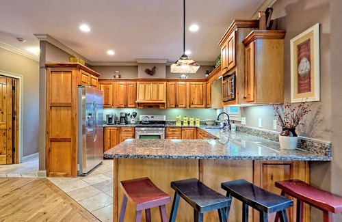 Hiawassee House | Fern & Fog Retreat - by Chatuge Home Concierge Peaceful Forest Retreat , fire pit, hot tub