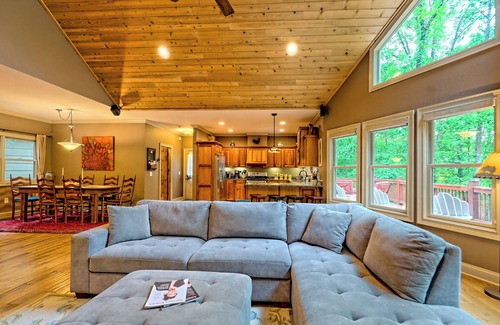 Hiawassee House | Fern & Fog Retreat - by Chatuge Home Concierge Peaceful Forest Retreat , fire pit, hot tub