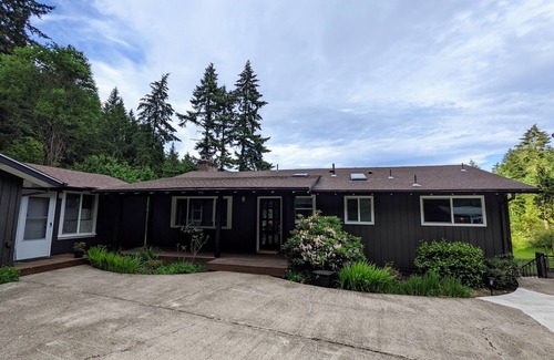 Eugene House | Fern Forest Hideaway on Beautiful 10 Acres