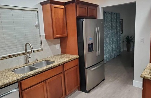 Miami Gardens House | Fern Gully Inn - East