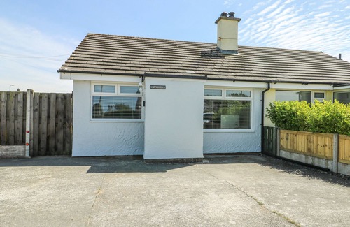 Dwyran House | FERN HILL COTTAGE, with open fire in Newborough