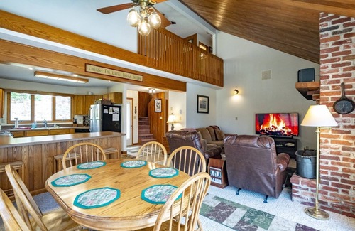 Old Timberline House | Fern Hollow - 557 Fern LanennFern Hollow - Hot Tub, Wood Fireplace, Dog Friendly