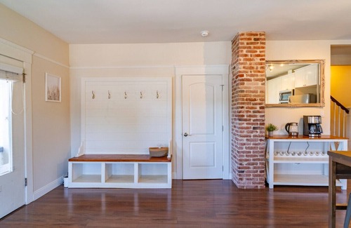 South Park Apartment | Fern House - Bungalow Farmhouse