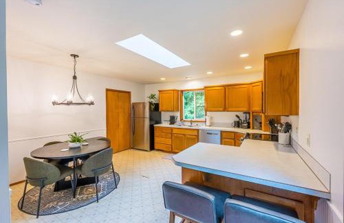 Adelma Beach House | Fern House Rustic Modern Hiking Base Sequim