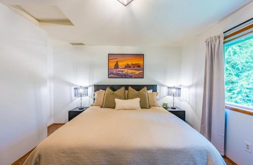 Adelma Beach House | Fern House Rustic Modern Hiking Base Sequim