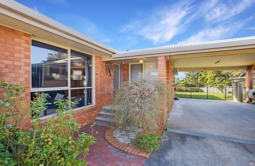 Lakes Entrance House | Fern Rest - Enjoy holidaying in one of East Gippslands’ peaceful getaways
