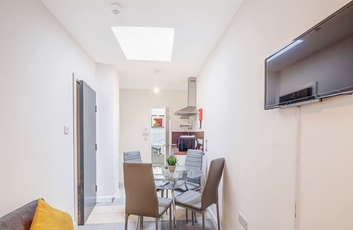 Sudbury Apartment | Fernbank Rooms Sudbury Hill, Harrow Self-Contained Studios with En-Suite- Apt 02