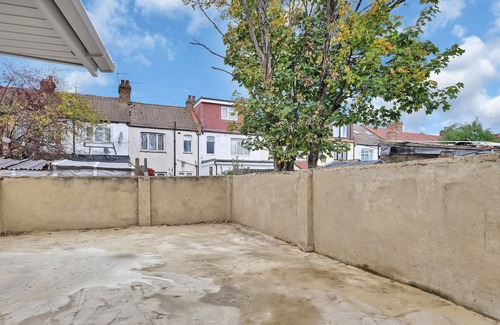 Sudbury Apartment | Fernbank Rooms Sudbury Hill, Harrow Self-Contained Studios with En-Suite- Apt 02