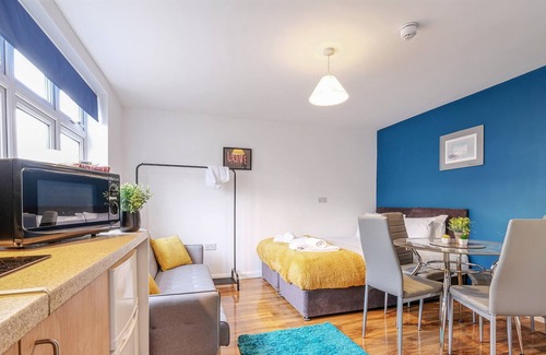Sudbury Apartment | Fernbank Rooms Sudbury Hill, Harrow Self-Contained Studios with En-Suite - Apt04