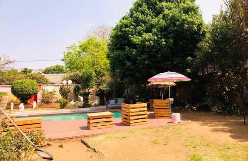 Greater Johannesburg Metropolitan Area House | Ferndale guesthouse and party venue
