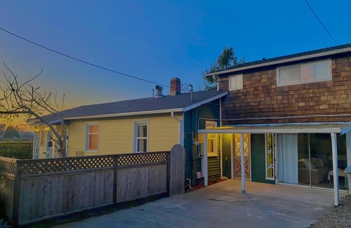 Ferndale House | Ferndale Retreat! Entertaining house with Hot-tub, back yard, & BBQ.