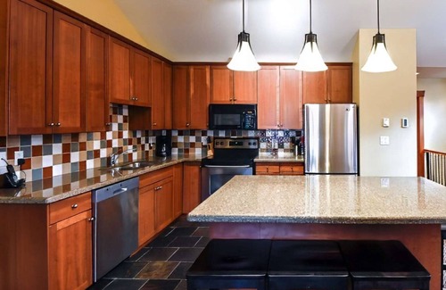 East Kootenay House | Fernie - Pinnacle Ridge Chalet 45-106