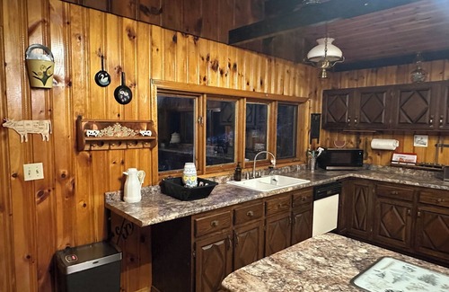 Canaan Cabin | FernRay, a charming lodge located on 154 acre Christmas tree farm with trails