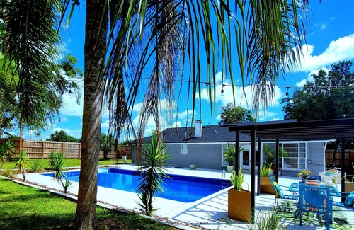 Lakeside Villa | Fernview Villa with private swimming pool