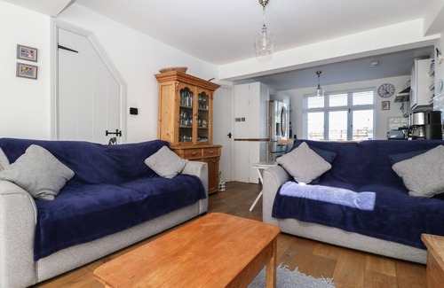 Appledore Cottage | FERRIWAIS, pet friendly, with a garden in Appledore