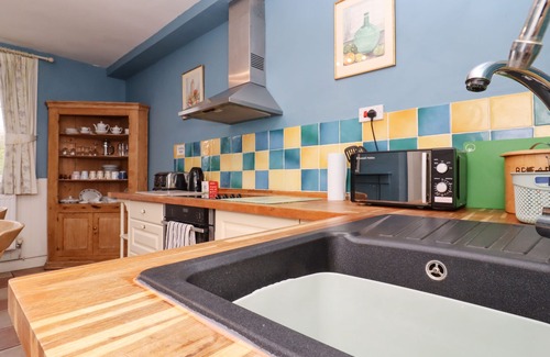 Woodbridge Cottage | FERRY COTTAGE, pet friendly, character holiday cottage in Orford